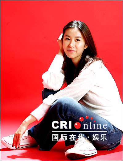 刘涛面带微笑行色匆匆 前日 已经拿到香港身份证的